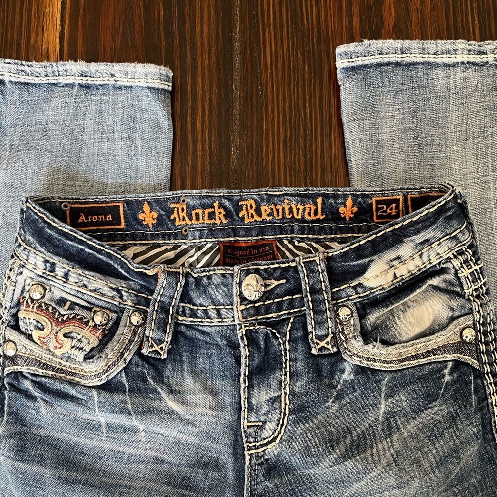 Light Wash Women's Bootcut Jeans - Casual Everyday Style - Picture 5 of 16